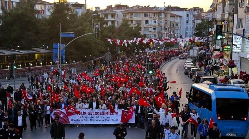19 Mayıs Maltepe&rsquo;de &lsquo;meşaleli Y&uuml;r&uuml;y&uuml;ş&rsquo; İle Kutlandı