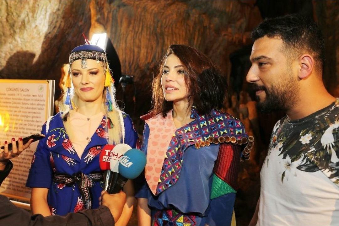 Ballıca Mağarasında &Uuml;nl&uuml; Mankenlerden Defile