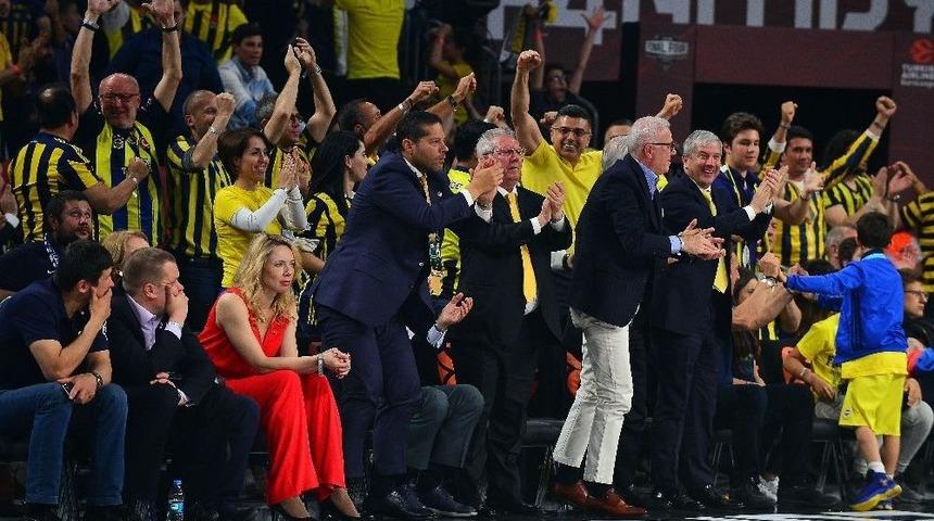 Aziz Yıldırım, Takımı Yalnız Bırakmadı