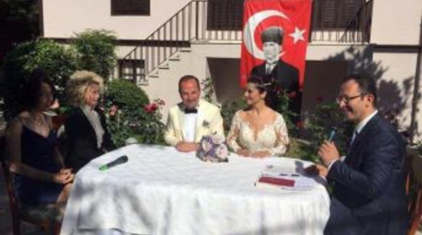 Edirne Belediye Başkanı G&uuml;rkan D&uuml;nyaevine Girdi