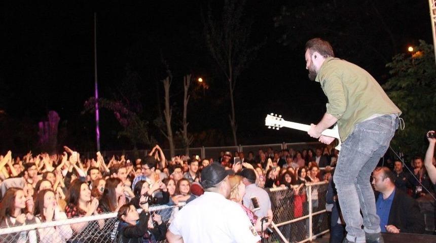 Kdz. Ereğlililer Grup Seksend&ouml;rt Konseri İle Coştu