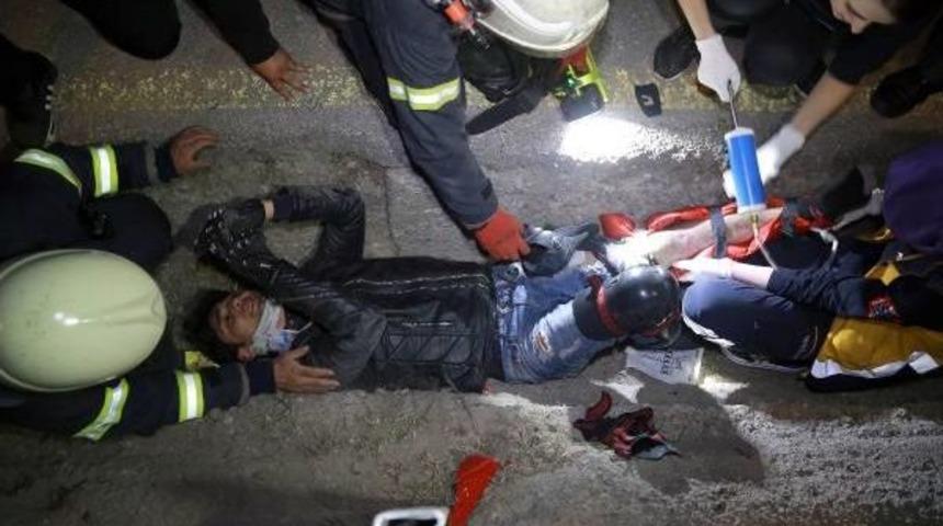 Kazada, Motosikletin Tekerleğine Sıkışan Bacağını Itfaiye Kurtardı