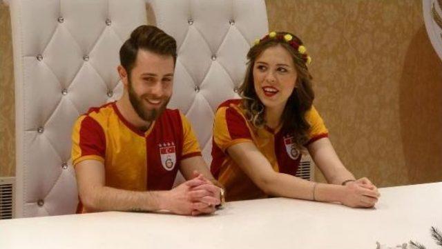 Galatasaray Formasıyla Nikah Masasına Oturdular