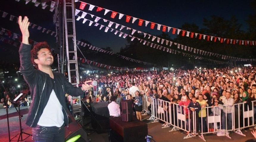 Gen&ccedil;lik Festivali&rsquo;nin İlk G&uuml;n&uuml;nde Buray Heyecanı