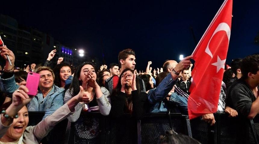 İzmir Gen&ccedil;lik Festivali&rsquo;nde Bayram Sevinci Yaşadılar