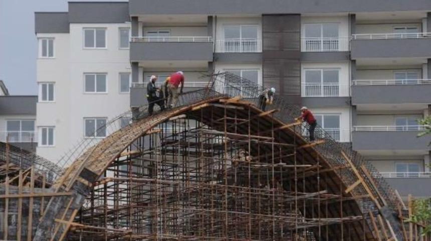 Cami Inşaatında Korkutan Manzara