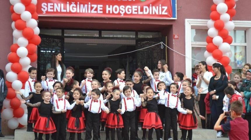 Anasınıfı Öğrencilerinin Dans Gösterileri Büyüklere Taş Çıkardı
