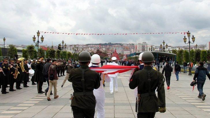 Atatürk’ü Temsil Eden Bayrak Karaya Çıktı G2