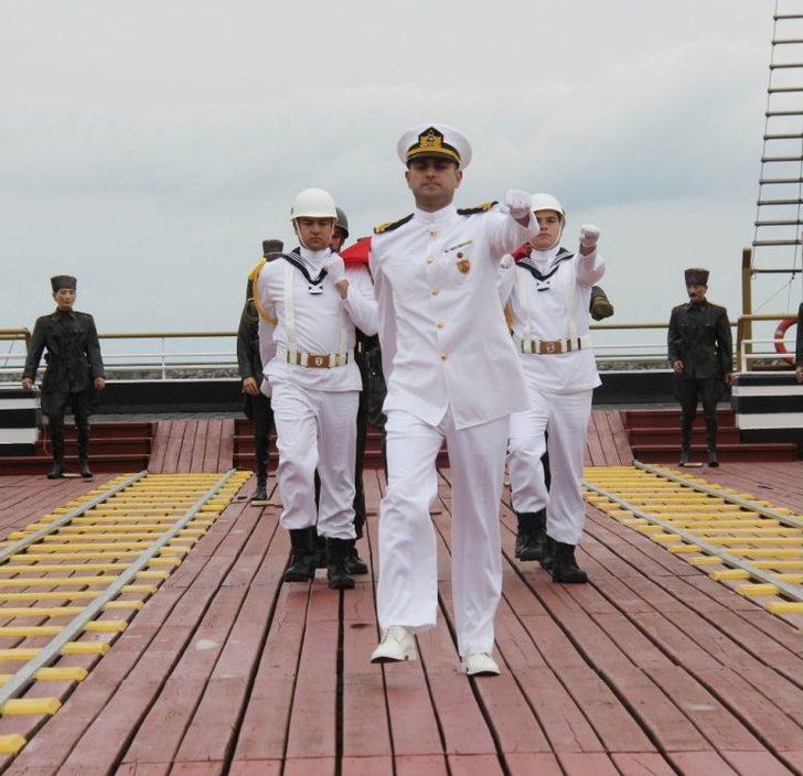 Atatürk’ü Temsil Eden Bayrak Karaya Çıktı G3