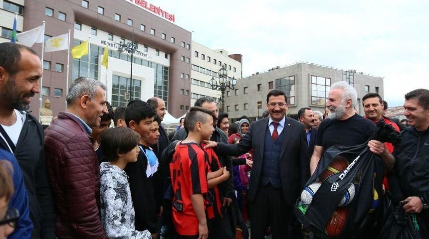 Ke&ccedil;i&ouml;ren 19 Mayıs&rsquo;ı Heredot Cevdet İle Kutladı