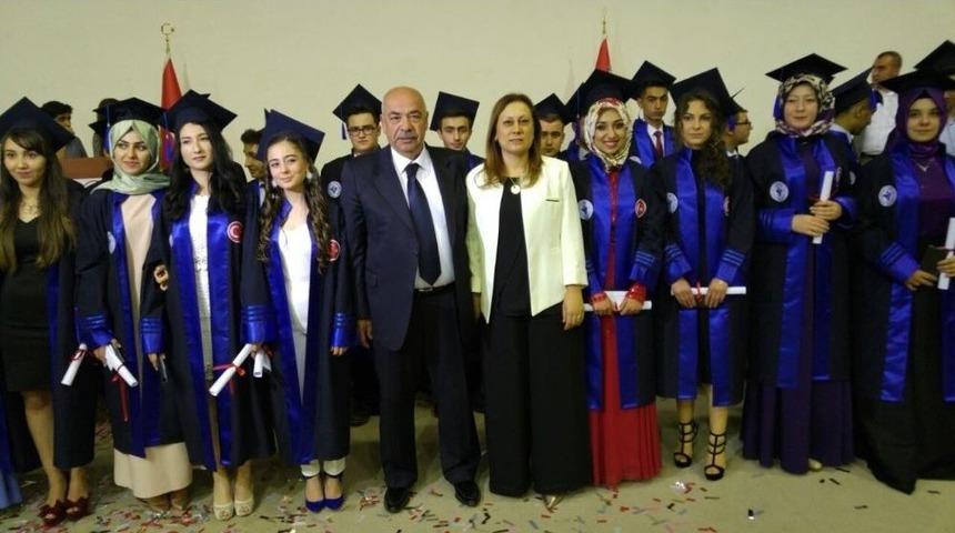 Bolvadin Fen Lisesi&rsquo;nde Mezuniyet Sevinci