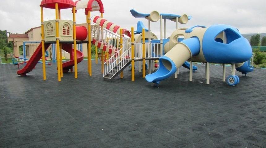 Esire Termal Turizm Merkezi &Ccedil;ocuk Oyun Grubu Zeminine Kau&ccedil;uk Kaplama