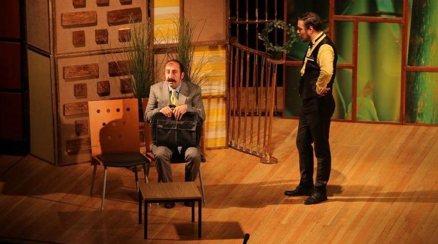 &Uuml;nl&uuml; Oyuncular Kayseri&rsquo;deki Tiyatro Severlerle Buluştu