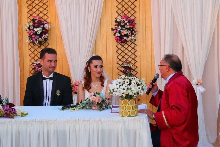 (özel Haber) Eski Bakan Hayatını Kurtaran Gencin Nikahına Görüntülü Bağlandı G3