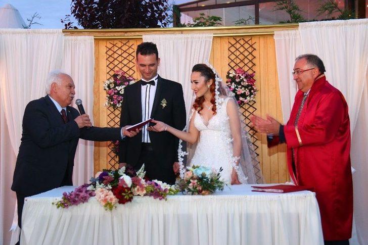 (özel Haber) Eski Bakan Hayatını Kurtaran Gencin Nikahına Görüntülü Bağlandı G4