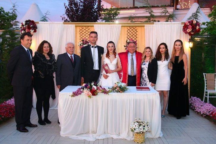 (özel Haber) Eski Bakan Hayatını Kurtaran Gencin Nikahına Görüntülü Bağlandı G5