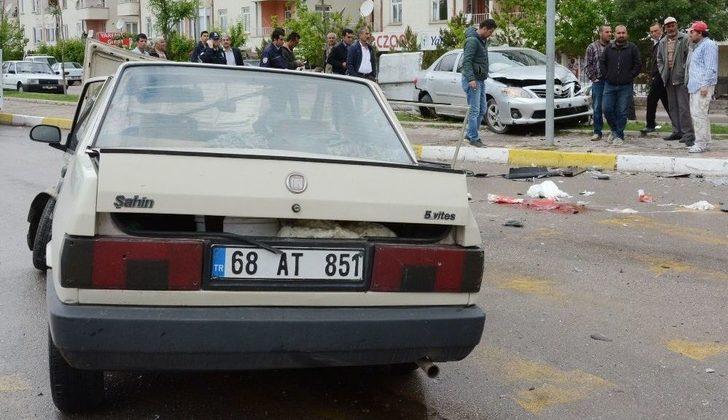 Aksaray’da Otomobiller Çarpıştı: 2 Ağır Yaralı G4