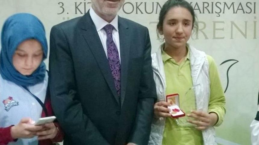 Kitap Okuma Yarışmasında Hisarcık Kutluhallar K&ouml;y&uuml; Ortaokulu &Ouml;ğrencisi İl Birincisi