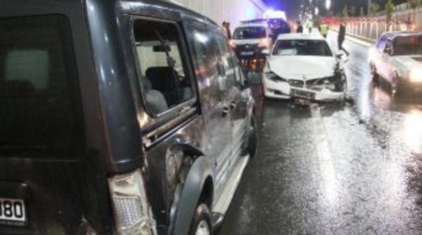 Elazığ&rsquo;da 3 Aracın Karıştığı Kazada 1 Kişi Yaralandı