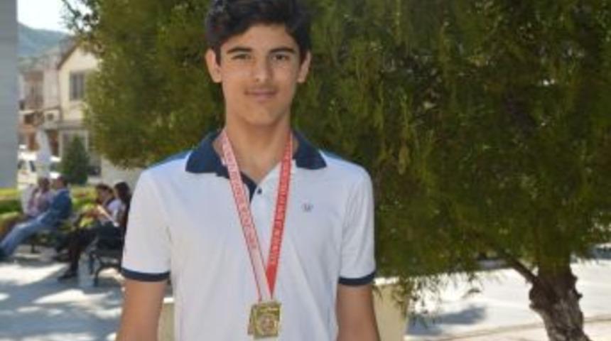 S&ouml;keli Levent Atletizmdeki Başarısıyla G&ouml;z Doldurdu