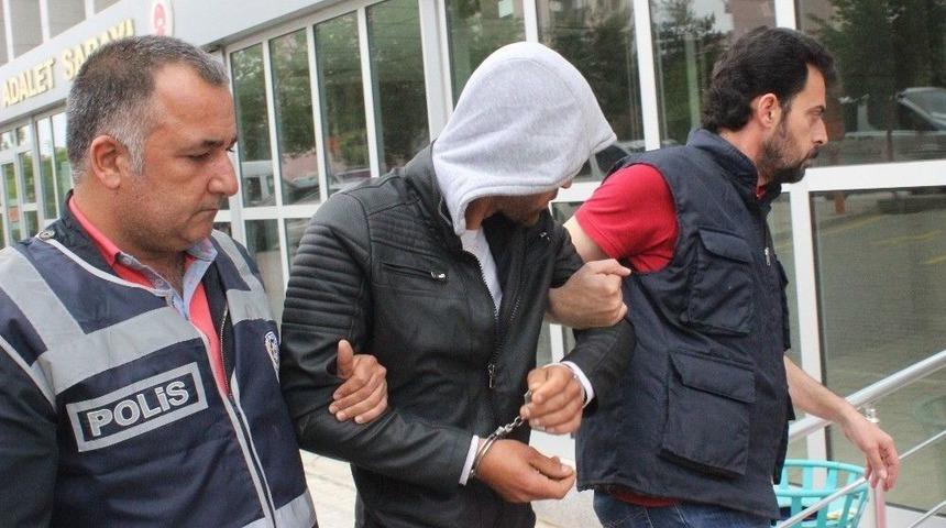 Ka&ccedil;ırmaya &Ccedil;alıştıkları Kız Karateci &Ccedil;ıkınca Dayak Yediler