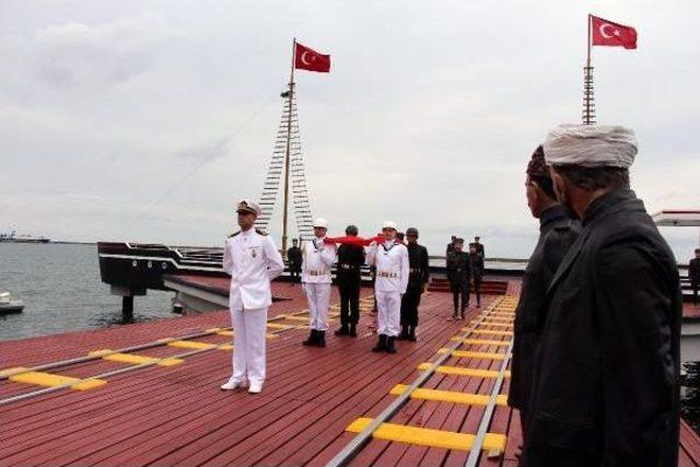 Atatürk'ün Samsun'a Çıkmasını Temsil Eden Bayrak, Törenle Karaya Çıkartıldı