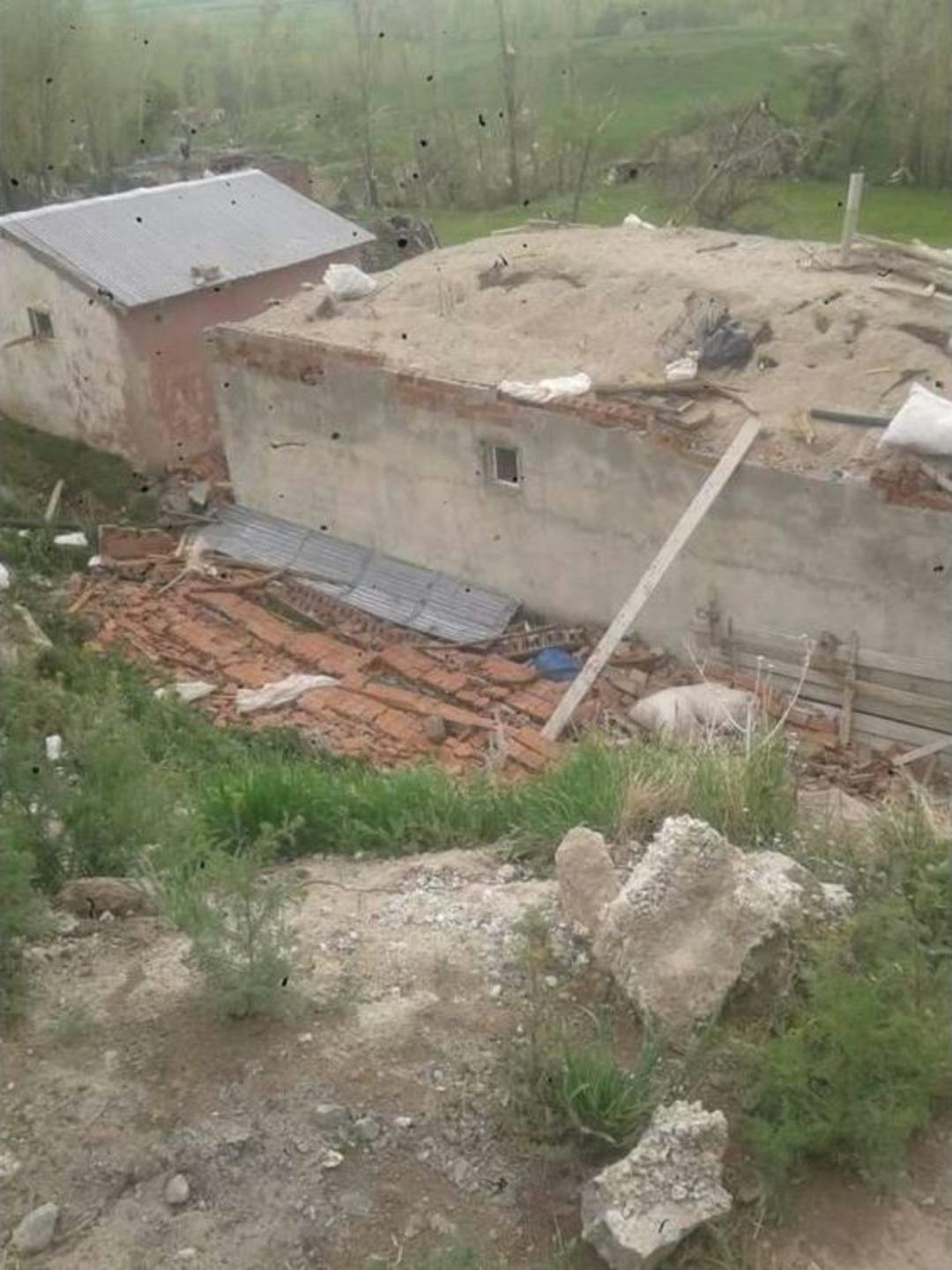 Aşkale&rsquo;de Fırtına Ve Dolu Korku Dolu Dakikalar Yaşattı