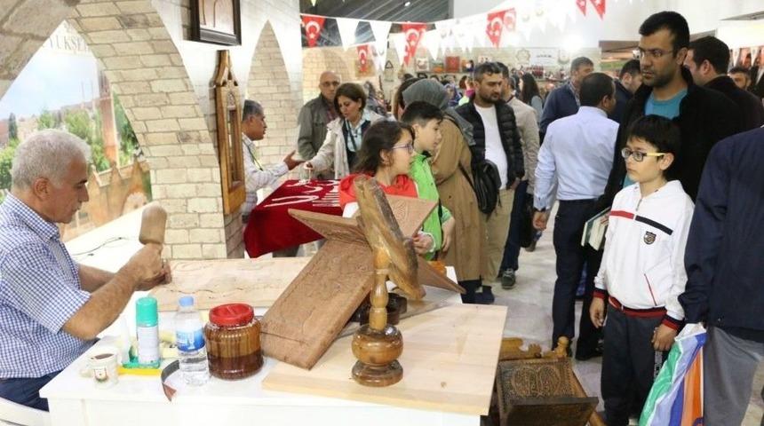 Tanıtım G&uuml;nlerine Binlerce Kişi Akın Etti