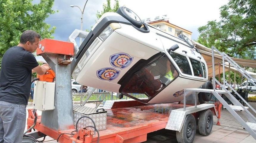 Sim&uuml;lasyon Aracıyla Emniyet Kemerinin &Ouml;nemini Kavradılar