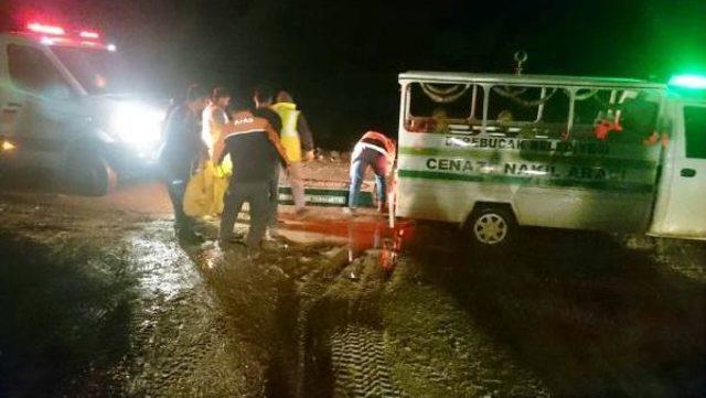 Mermer Blok Altında Kalan Iş Makinesi Operatörü Ezilerek Öldü