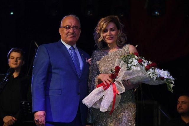 Mersinliler, 19 Mayıs’ta Ayla Çelik İle Coştu