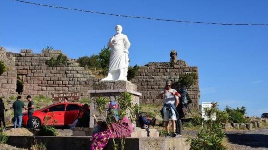 D&uuml;nya Mirası Assos'ta Inşaat Bilmecesi