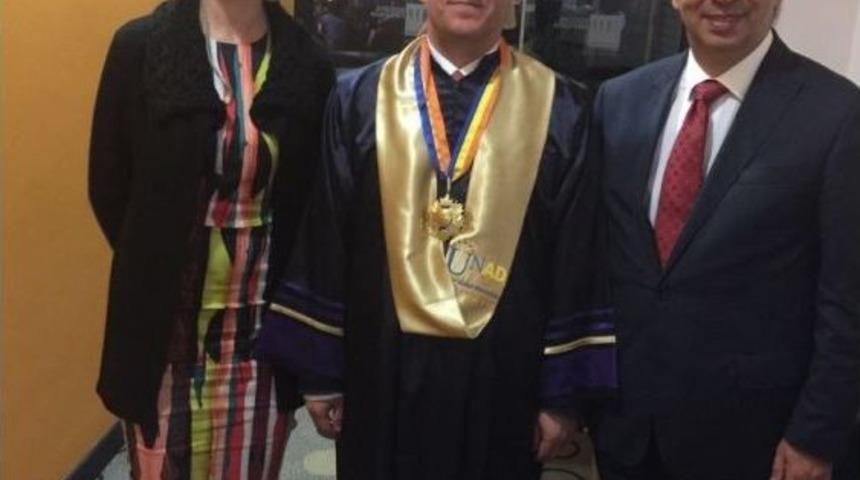 Rekt&ouml;r G&uuml;ndoğan&rsquo;a Unad&rsquo;tan Fahri Doktora Unvanı Veridi