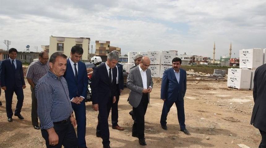 Vali Demirtaş, Yapımı Devam Eden Okul İnşaatında İncelemede Bulundu