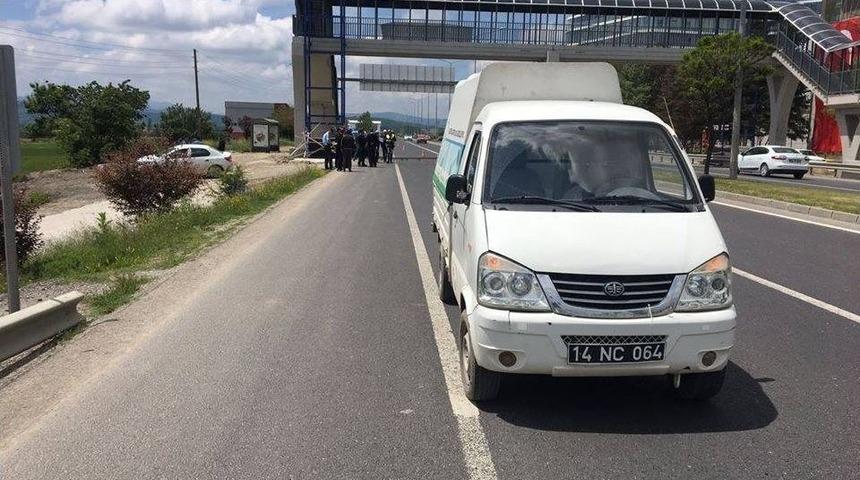 Kamyonetten D&uuml;şen Belediye İş&ccedil;isi Hayatını Kaybetti