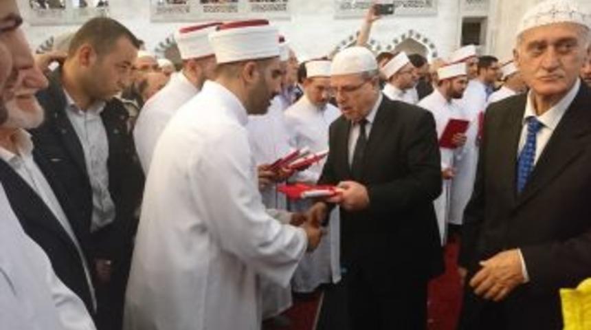 Kurra Hafızlar Mezuniyet Belgelerini Aldı