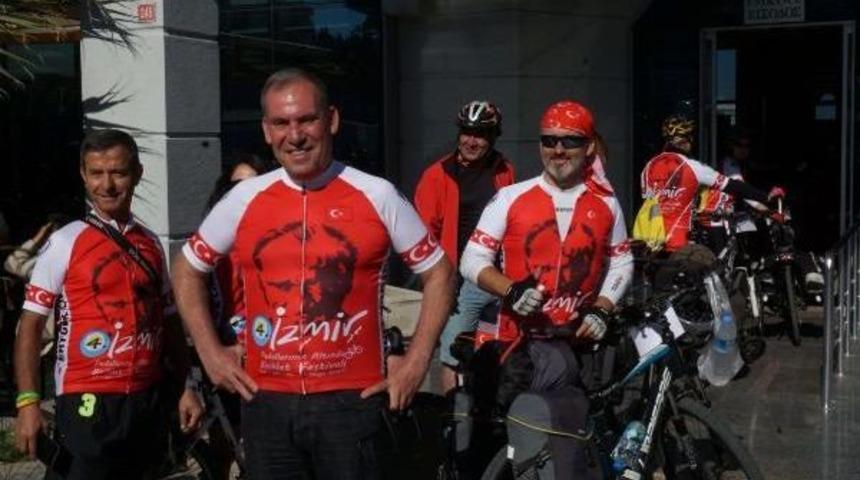 İzmirli Bisiklet&ccedil;iler Ayvalık'tan Yunan Adalarına Ge&ccedil;ti