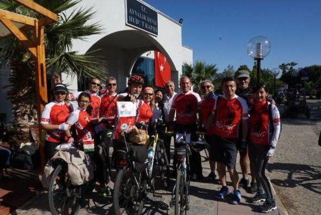İzmirli Bisiklet&ccedil;iler Ayvalık tan Yunan Adalarına Ge&ccedil;ti 1