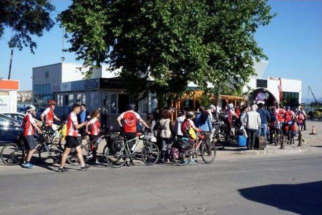 İzmirli Bisiklet&ccedil;iler Ayvalık tan Yunan Adalarına Ge&ccedil;ti 2