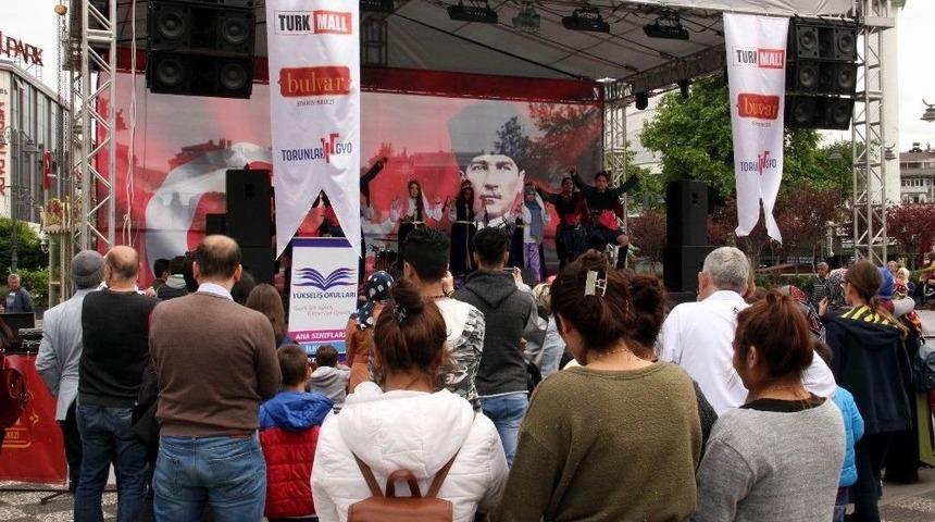 Avm&rsquo;de 19 Mayıs Coşkusu