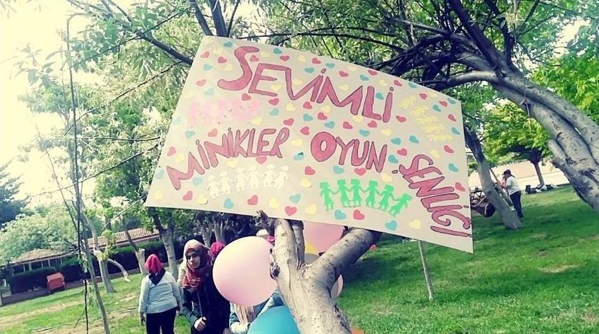 &Ouml;ğretmen Adaylarından &Ouml;rnek Davranış