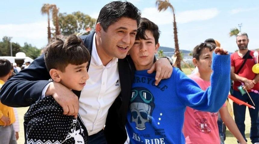 Aliağa&rsquo;da G&ouml;ky&uuml;z&uuml; U&ccedil;urtmalarla Renklendi