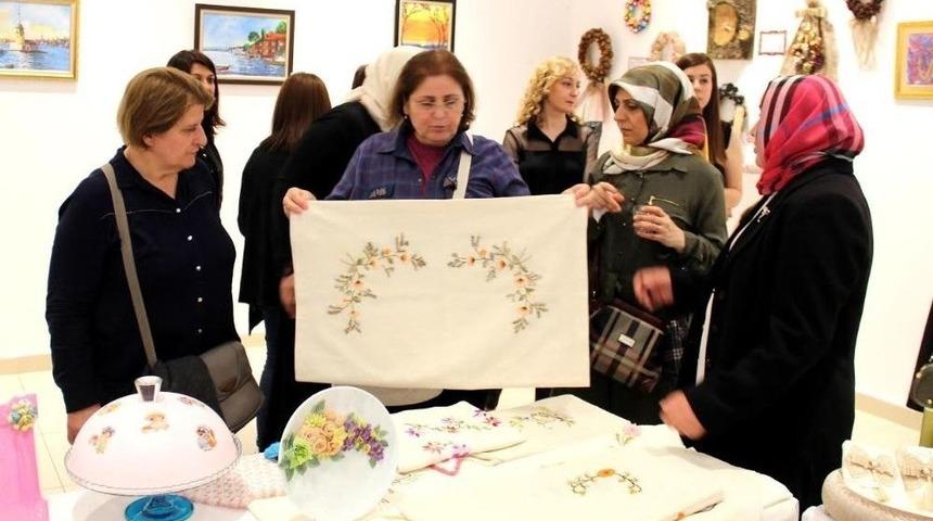 Hastalar Eserlerini Sergiledi