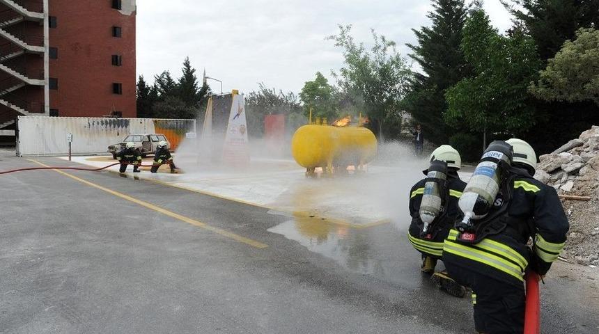 İtfaiyeciler Mesleki Yeterliliklerini Tatbik Etti