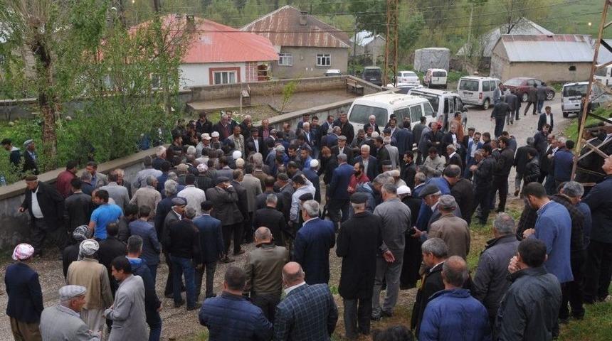 Y&uuml;ksekova&rsquo;da Yıldırım D&uuml;şt&uuml;: 1 &Ouml;l&uuml;