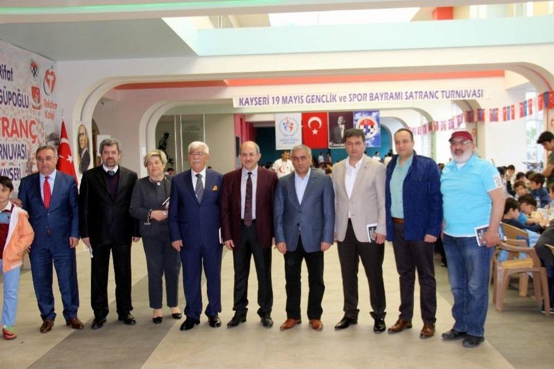 &Ouml;ğrenciler Satran&ccedil; Turnuvasında Ter D&ouml;kt&uuml;