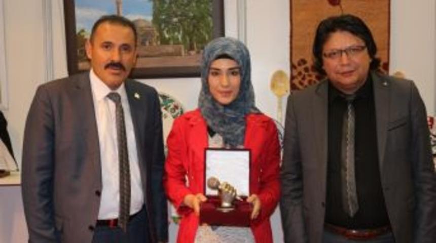 Karamanlı &Ouml;ğrencilerin Şiir Okuma Başarısı