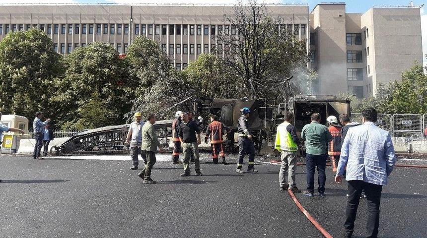 Ankara Adliyesi Önünde Asfalt Çalışması Sırasında Doğalgaz Patlaması