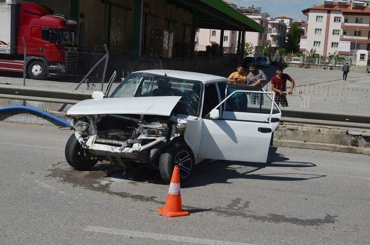 Direksiyon Hakimiyetini Kaybetti, Bariyerlere Çarparak Durabildi G2