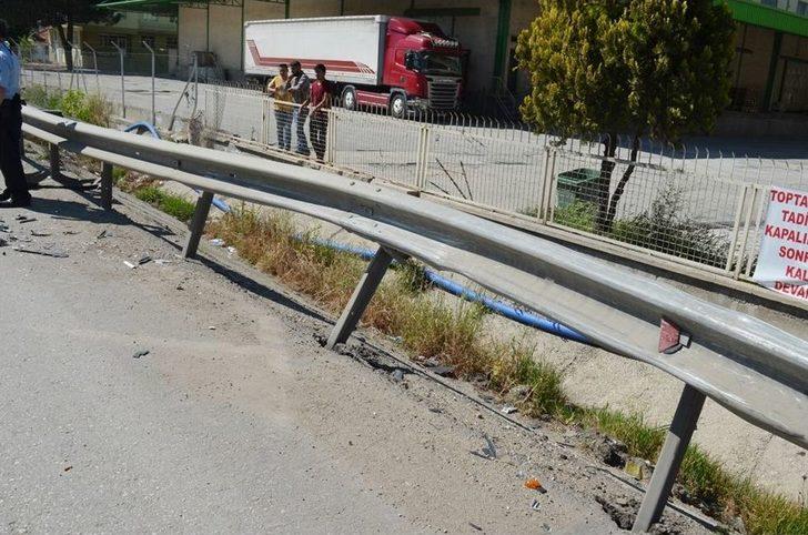 Direksiyon Hakimiyetini Kaybetti, Bariyerlere Çarparak Durabildi G3